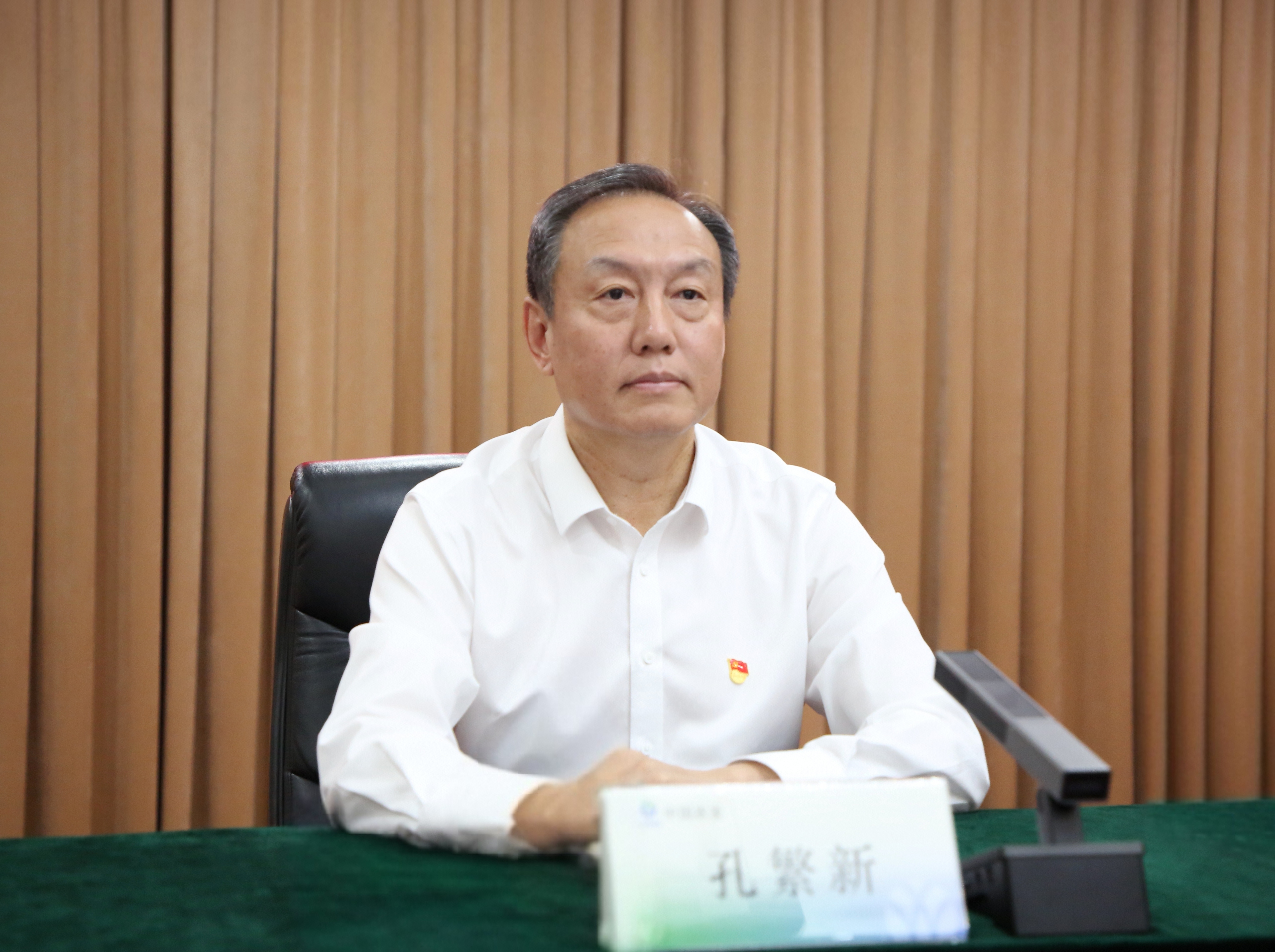 孔总讲党课单人照.jpg 孔总讲党课单人照.jpg